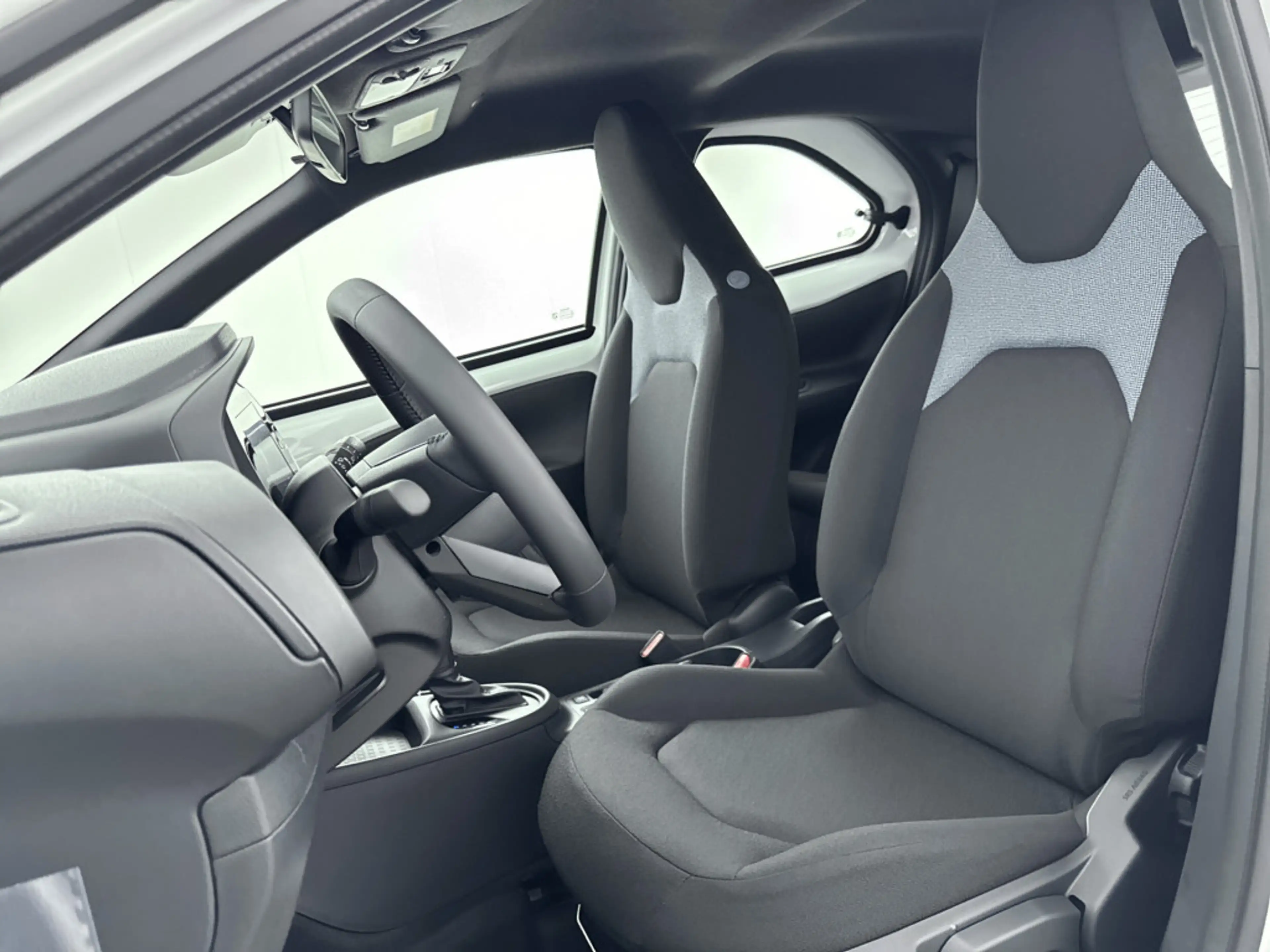 Toyota Aygo X Hybrid 115 play Actie — photo 13