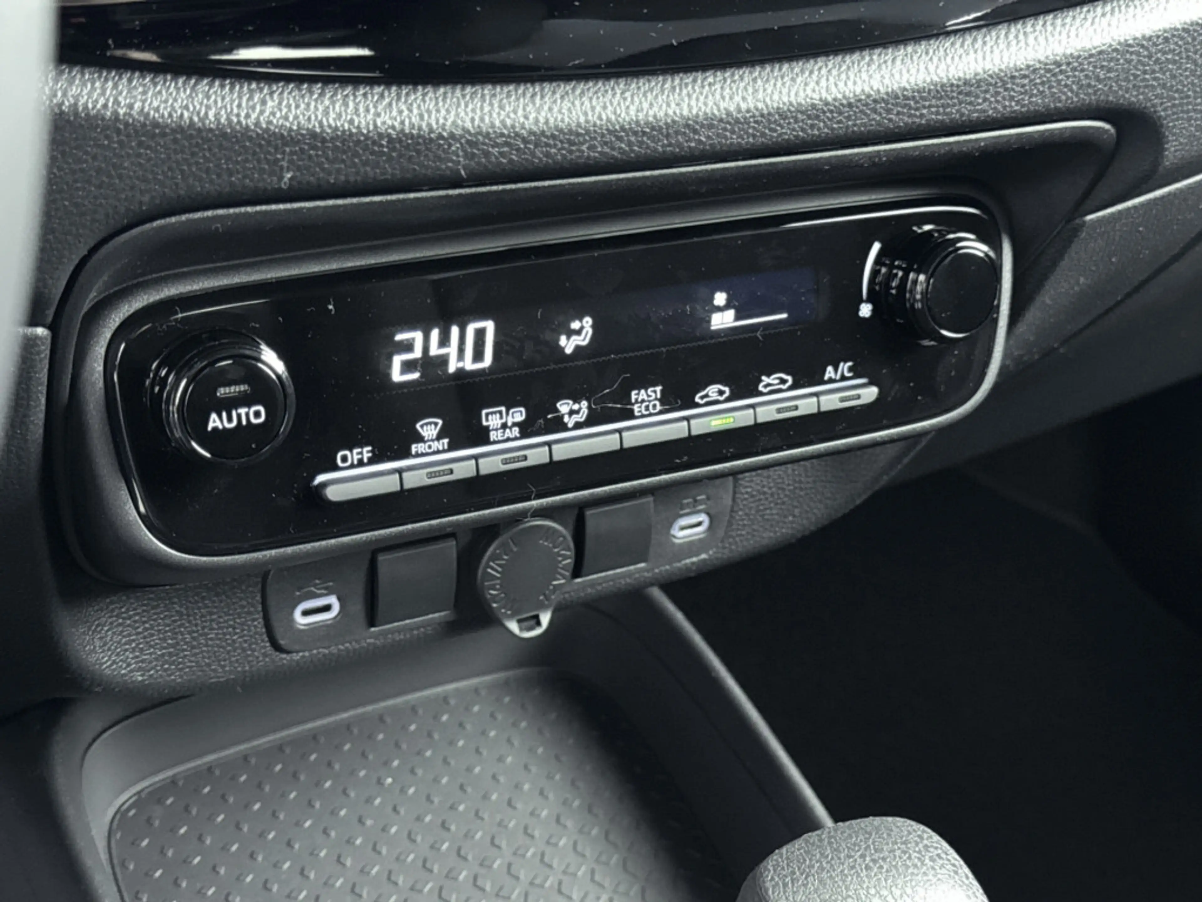 Toyota Aygo X Hybrid 115 play Actie — photo 8