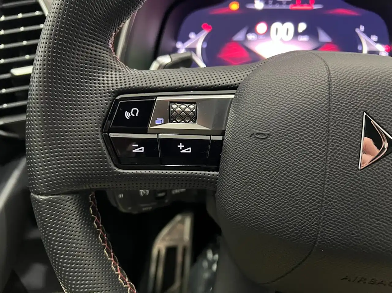 DS Automobiles DS 7 Crossback 2023 — фото 13