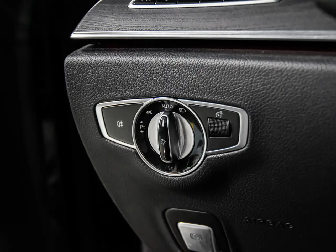 Mercedes-Benz E-Class fotografie Mercedes-Benz E-Class