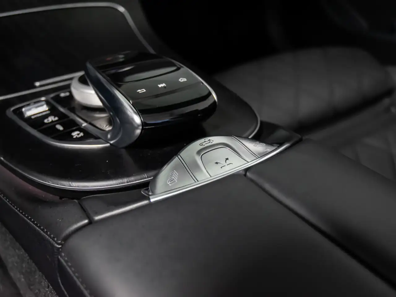 Mercedes-Benz E-Class fotografie Mercedes-Benz E-Class