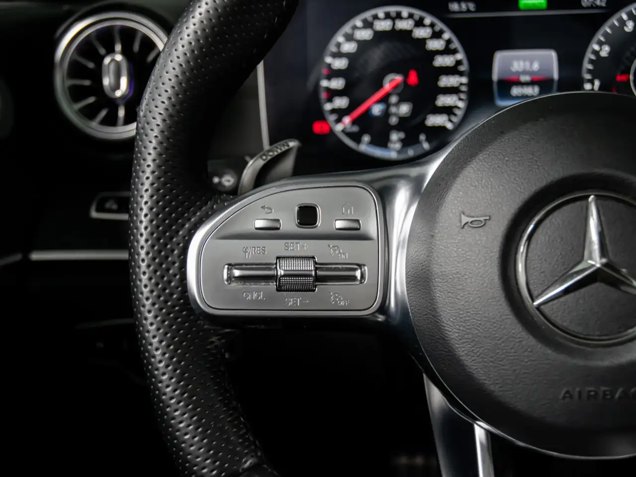 Mercedes-Benz E-Class fotografie Mercedes-Benz E-Class