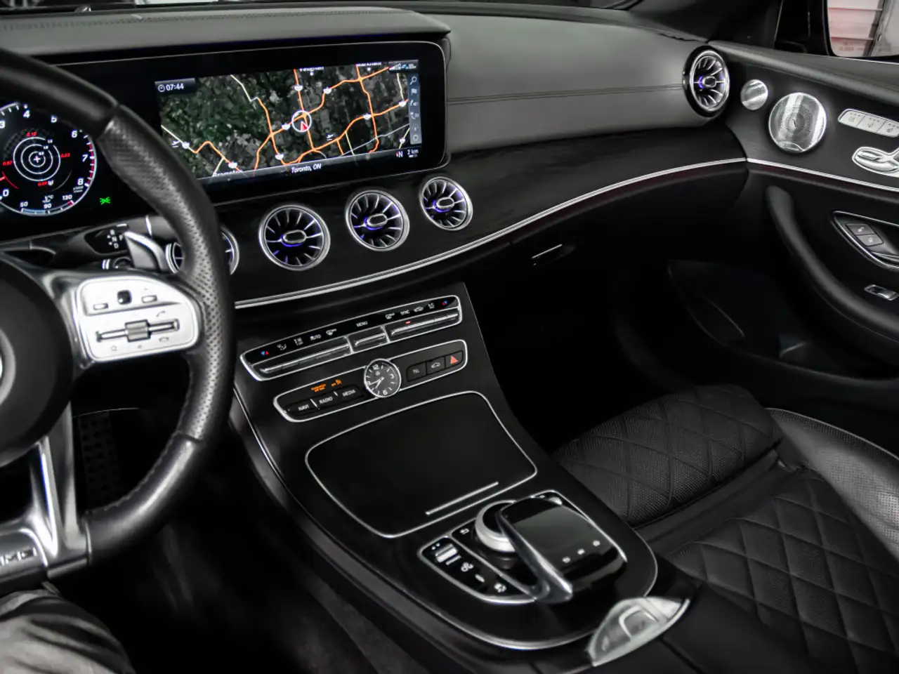Mercedes-Benz E-Class fotografie Mercedes-Benz E-Class