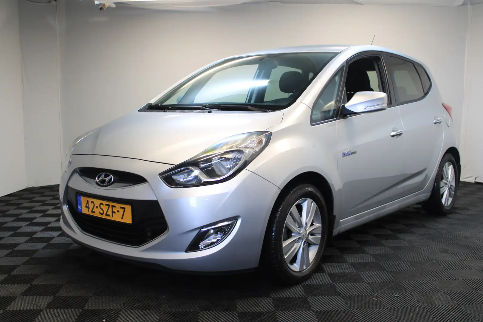 Hyundai iX20 1.4 CRDi i-Vision Grey - 1