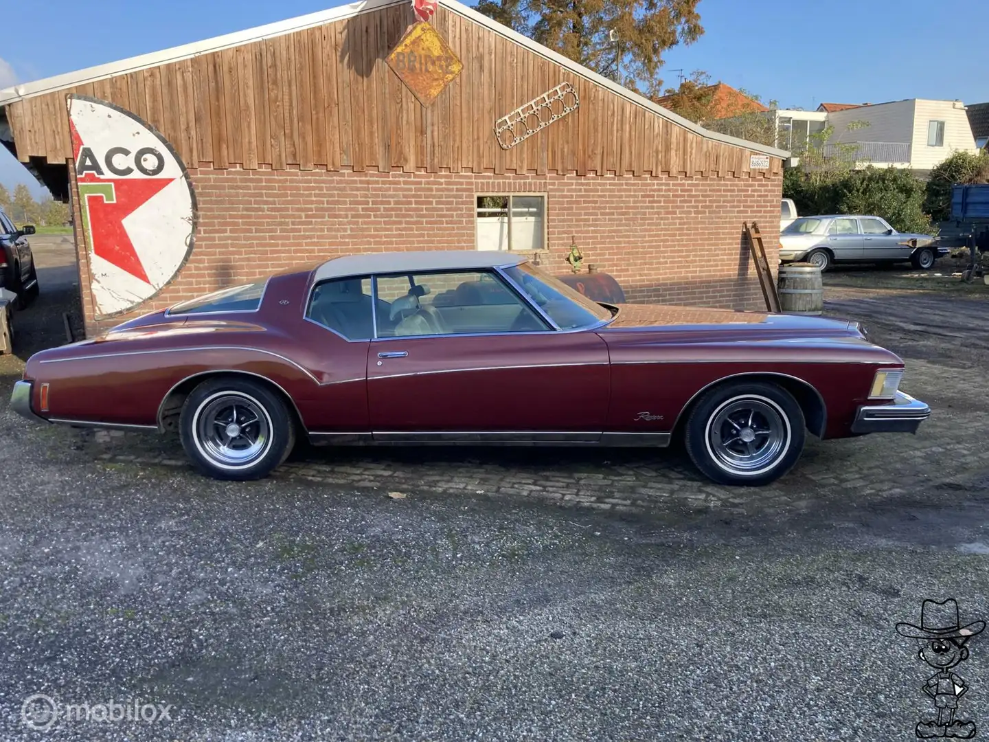Buick Riviera boat tail coupe Červená - 2