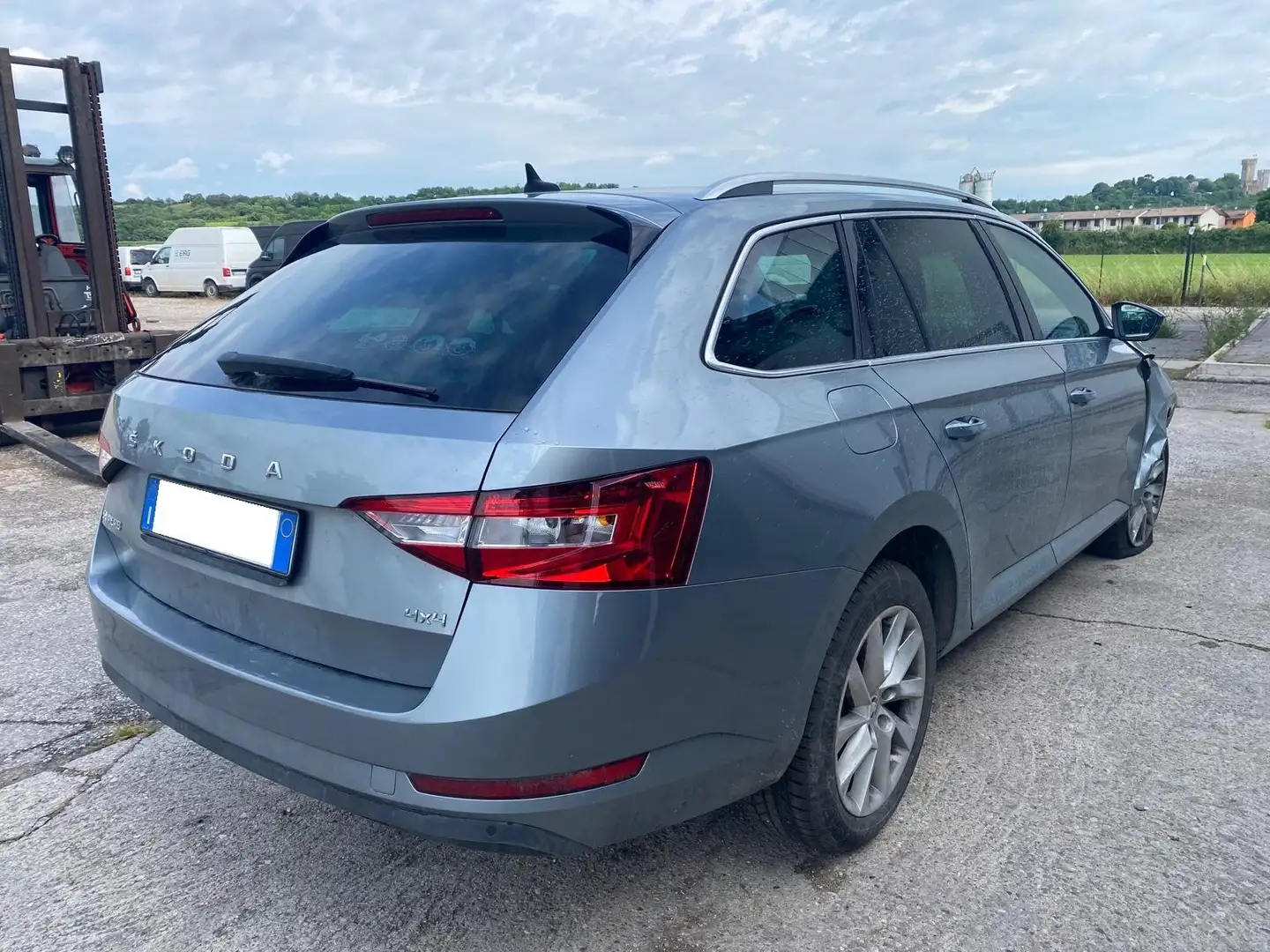 Skoda Superb Wagon 2.0 tdi Executive 4x4 190cv dsg START Grau - 2