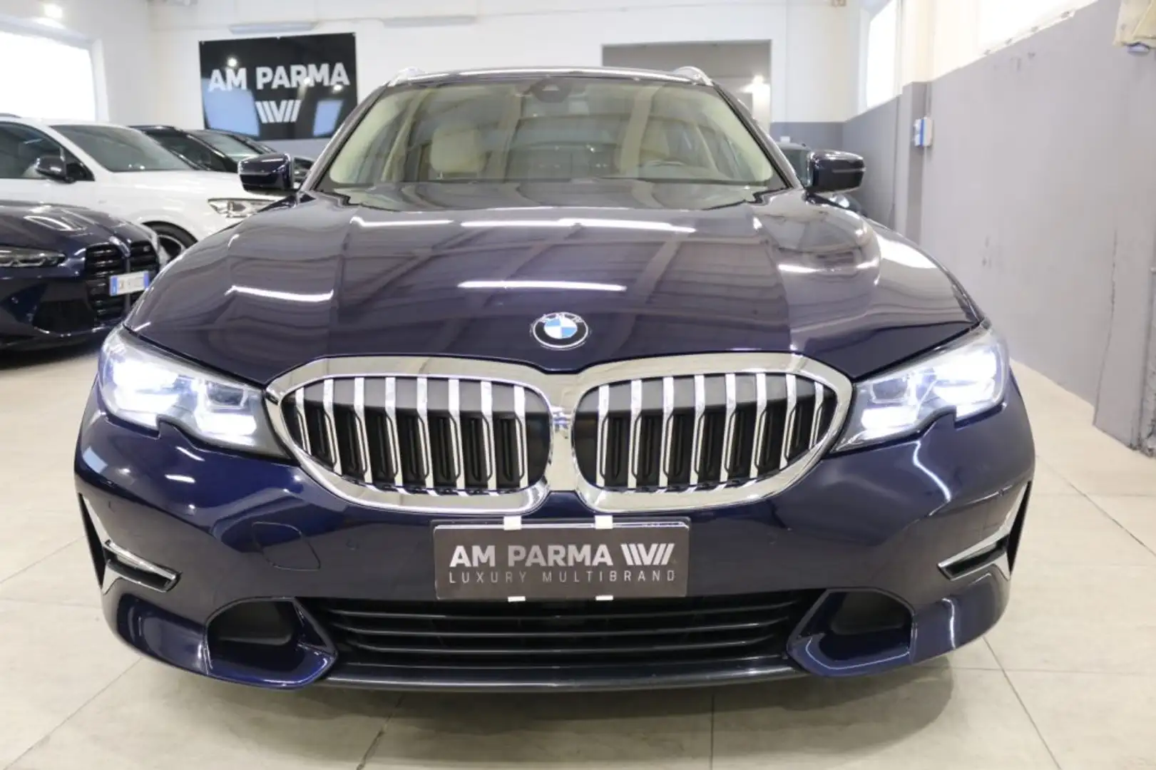 BMW 320 d 48V xDrive Touring Luxury Bleu - 2