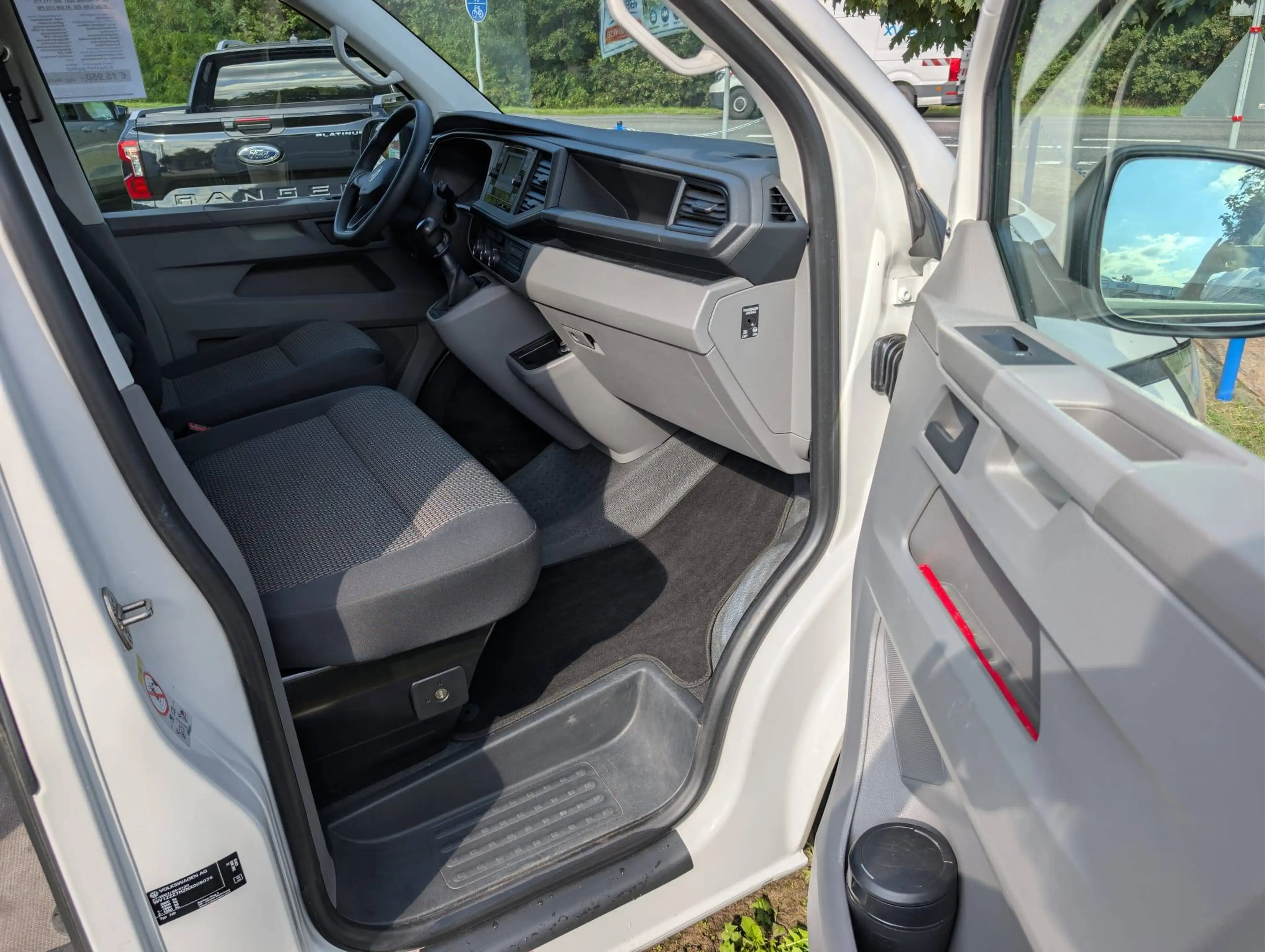 Volkswagen T6.1 Transporter EcoProfi FWD 2.0 TDI / kurzer Radstand 3.000 — photo 8