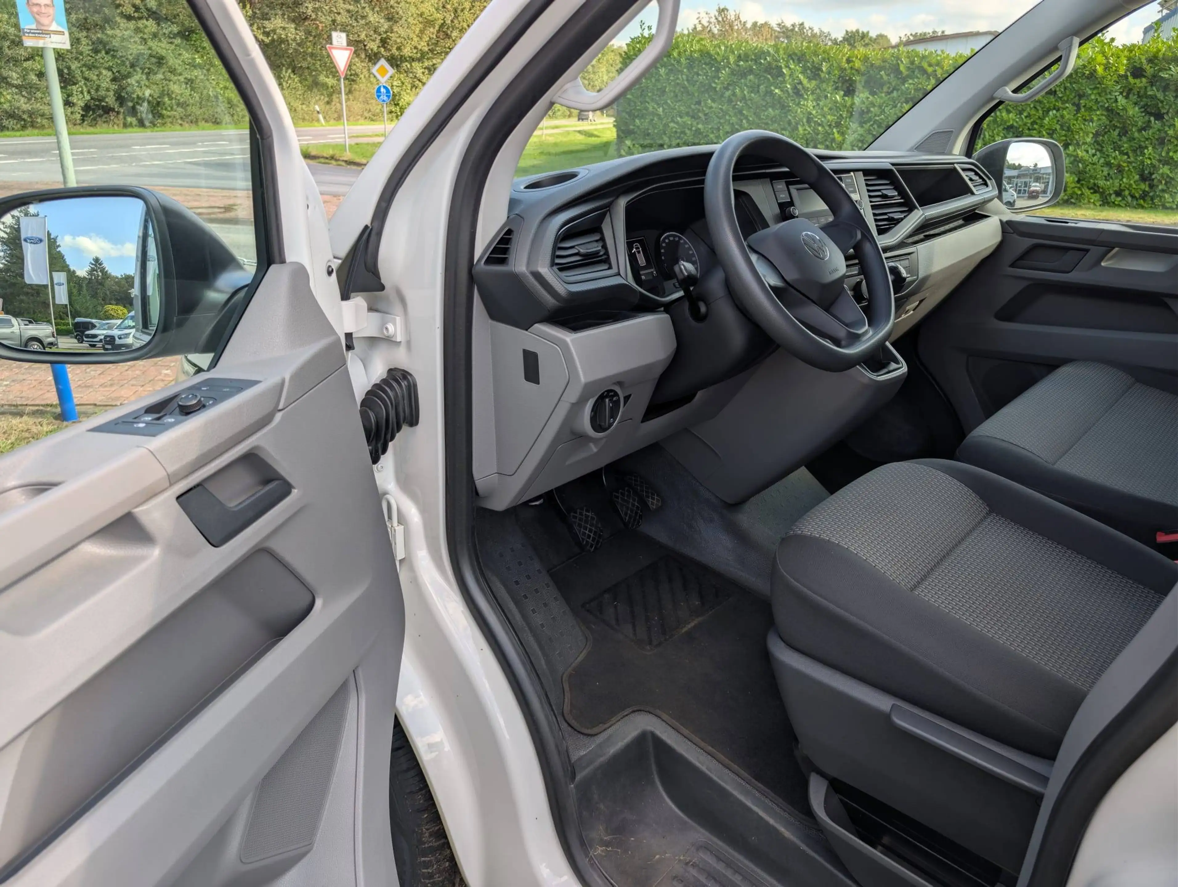 Volkswagen T6.1 Transporter EcoProfi FWD 2.0 TDI / kurzer Radstand 3.000 — photo 5