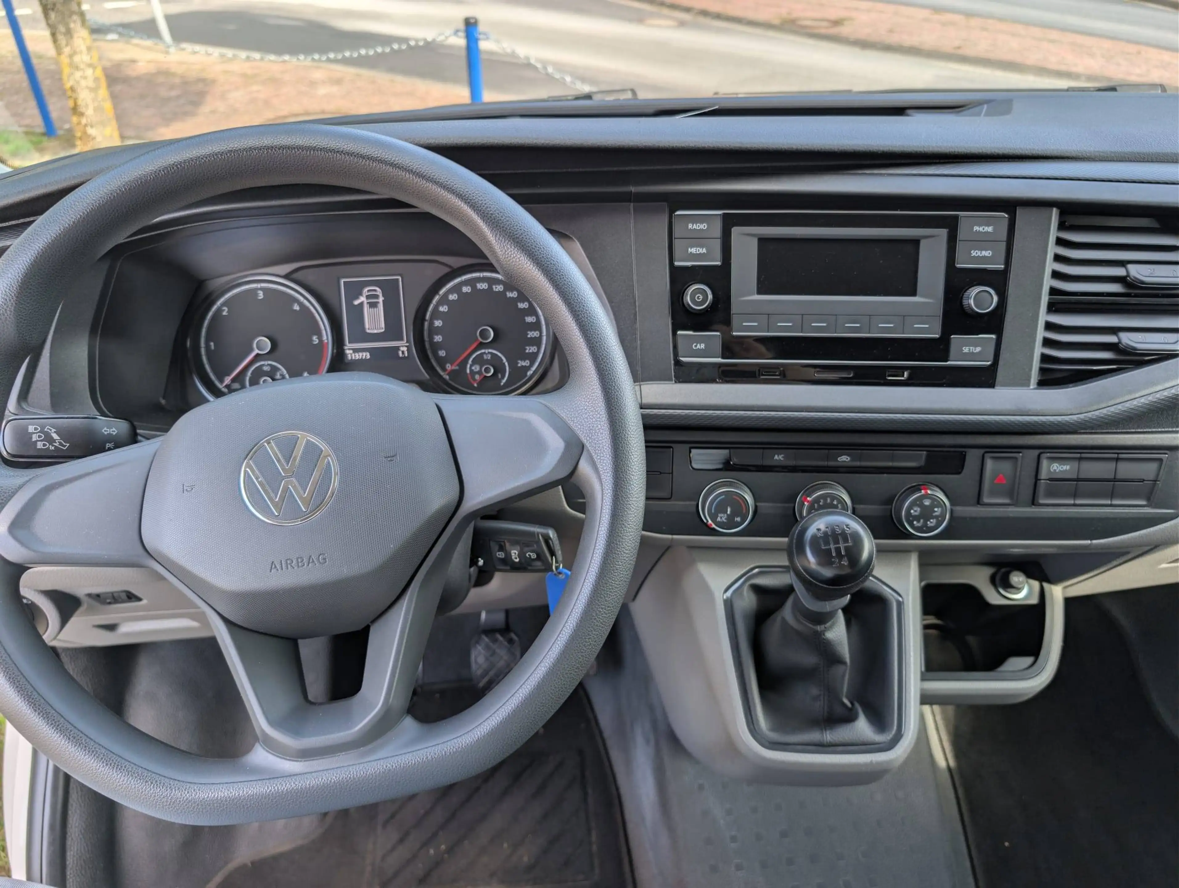 Volkswagen T6.1 Transporter EcoProfi FWD 2.0 TDI / kurzer Radstand 3.000 — photo 2