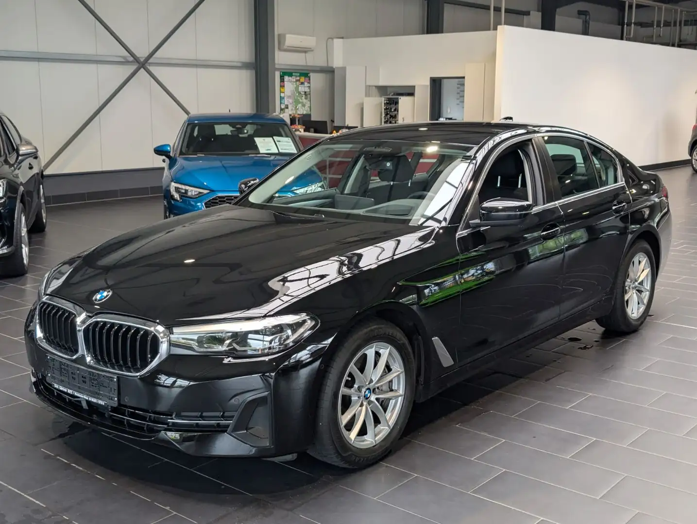 BMW 530 d Aut. 8-fach Navi Kamera Klimaaut. 1.Hand Black - 1