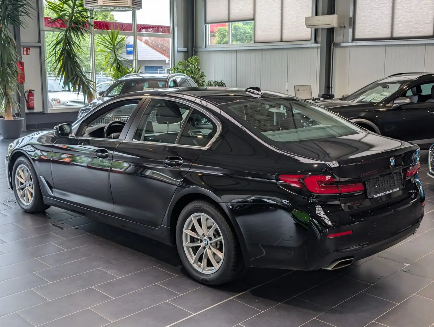 BMW 530 d Aut. 8-fach Navi Kamera Klimaaut. 1.Hand Black - 2