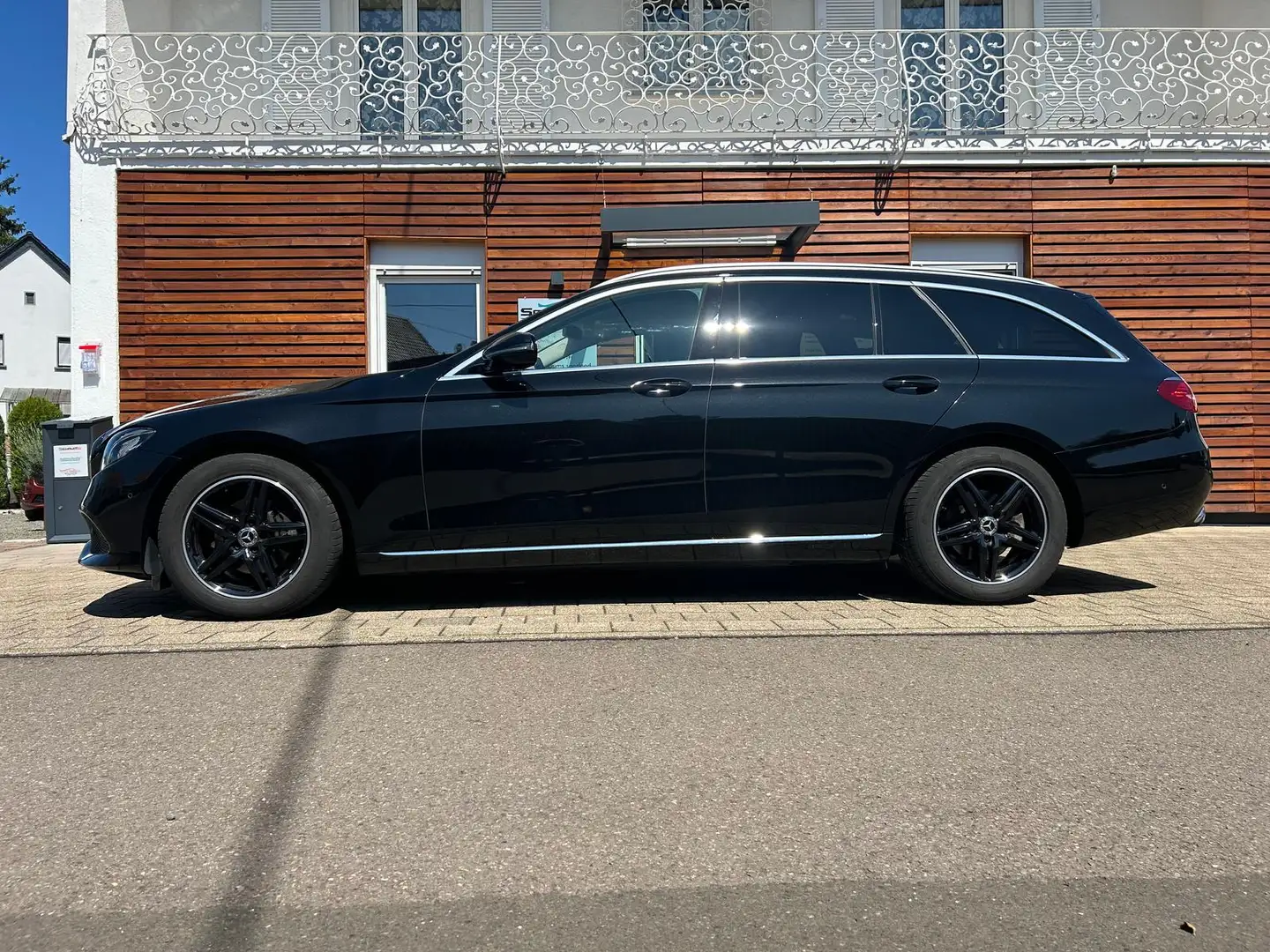 Mercedes-Benz E 200 E -Klasse T-Modell E 200 d Avantgarde Automatik Schwarz - 2