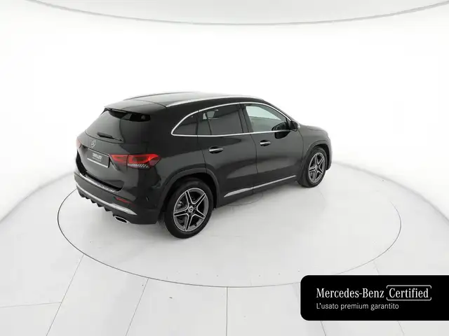 Mercedes-Benz GLA view 4
