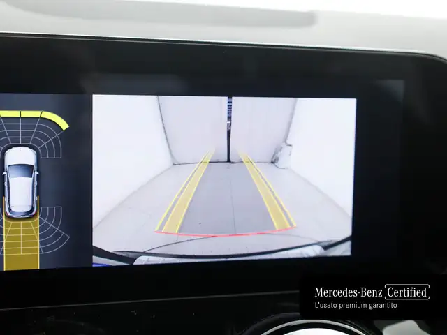 Mercedes-Benz GLA view 17
