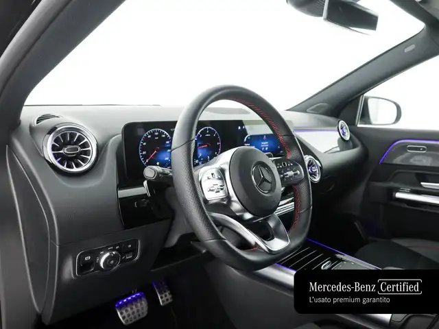 Mercedes-Benz GLA view 11