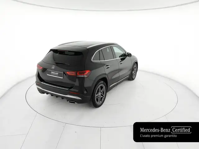 Mercedes-Benz GLA view 3