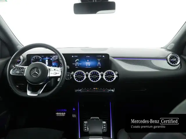 Mercedes-Benz GLA view 9