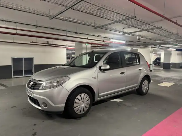 Dacia Sandero 1.6 MPI 90 LAUREATE