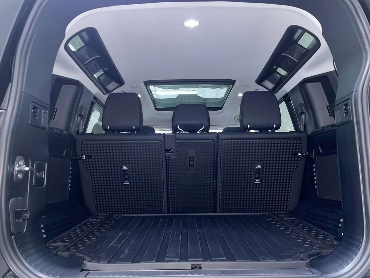 2026 Land Rover Defender 110 S Air Suspension Pack | 19 Wheels / thumb 32