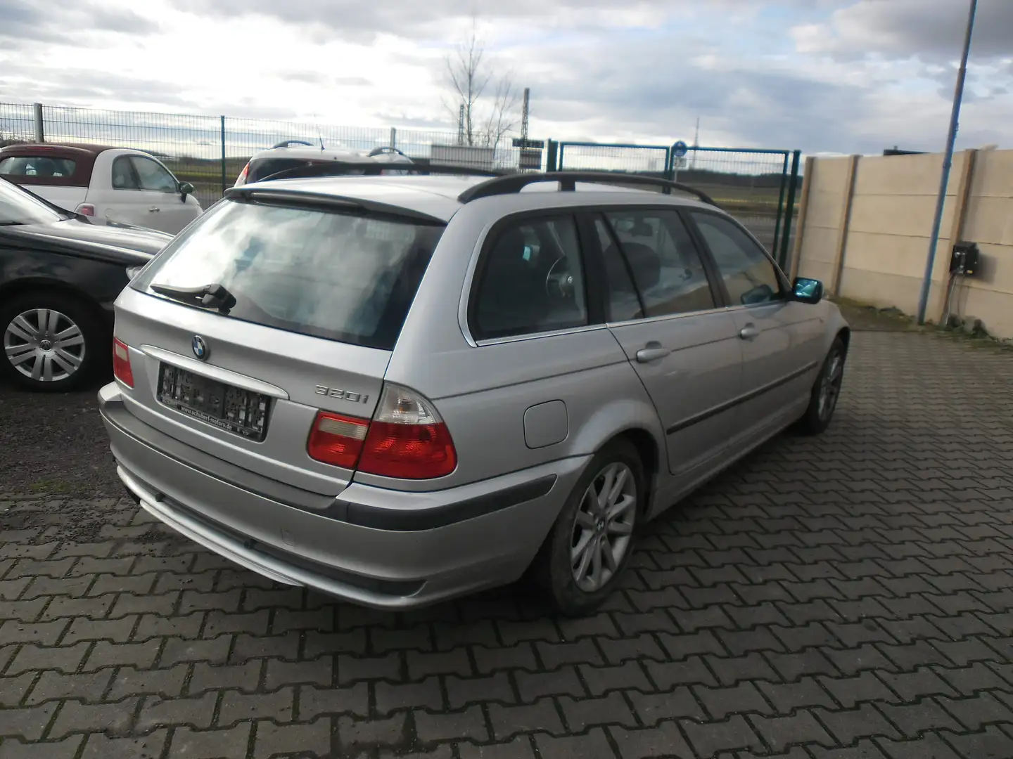 BMW 320 3er Touring 320i touring Edition Sport Silber - 2