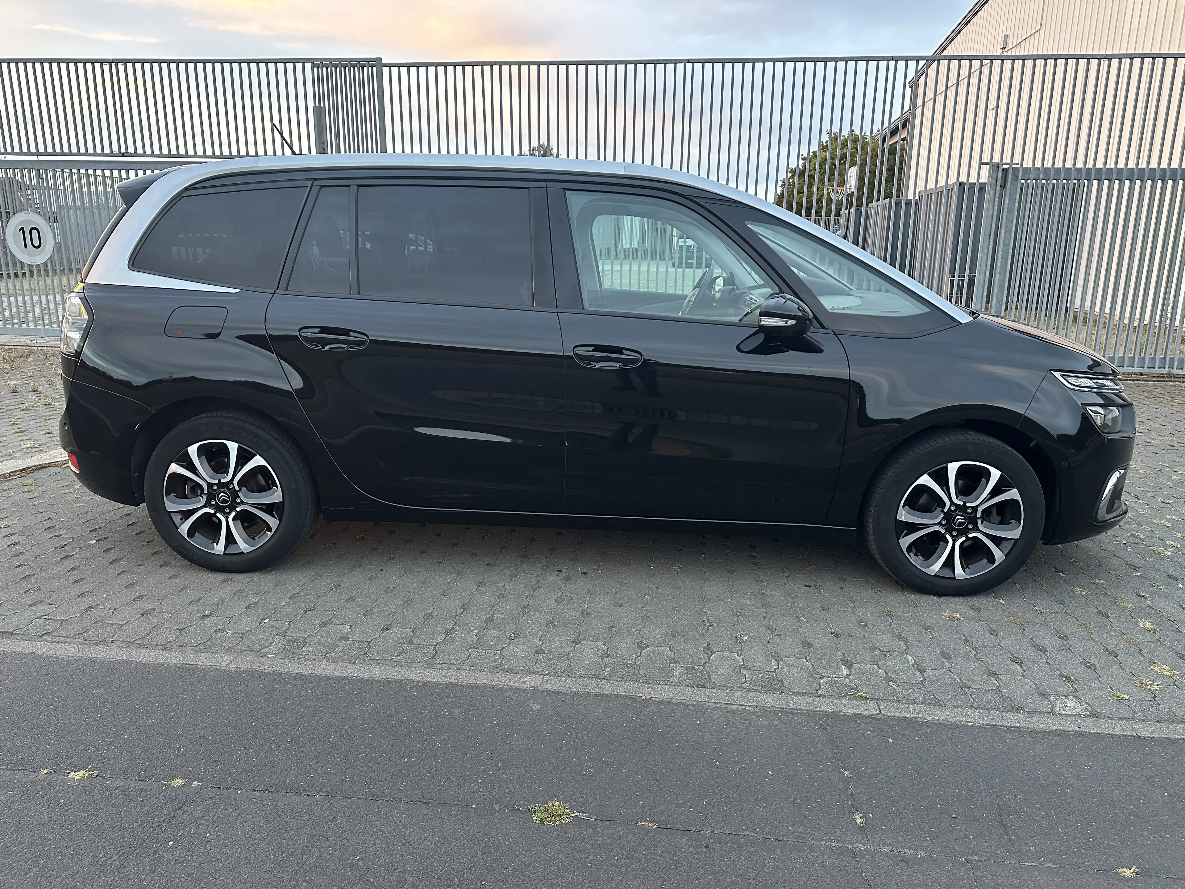 Citroen Grand C4 SpaceTourer Shine Pack * Automatik * AHK * 7 Sitzer — photo 6