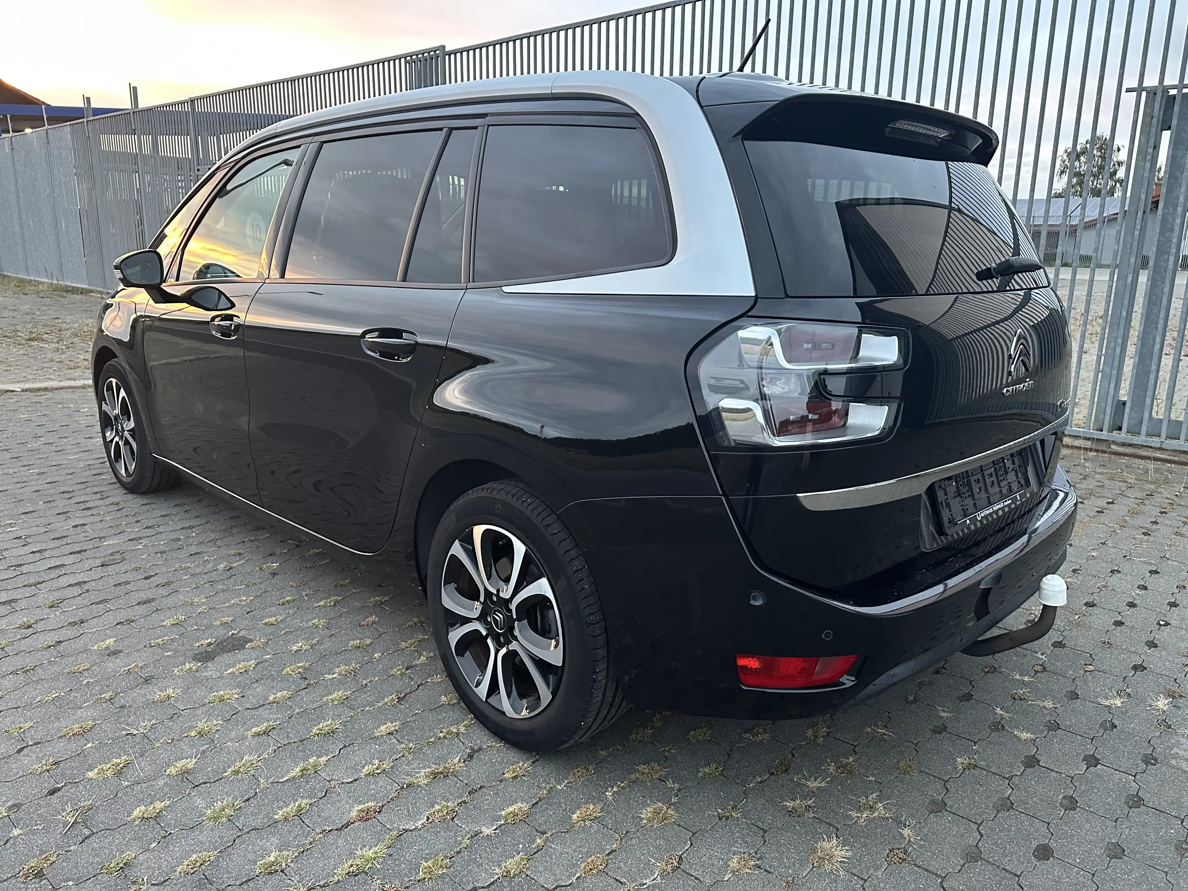 Citroen Grand C4 SpaceTourer Shine Pack * Automatik * AHK * 7 Sitzer — photo 3