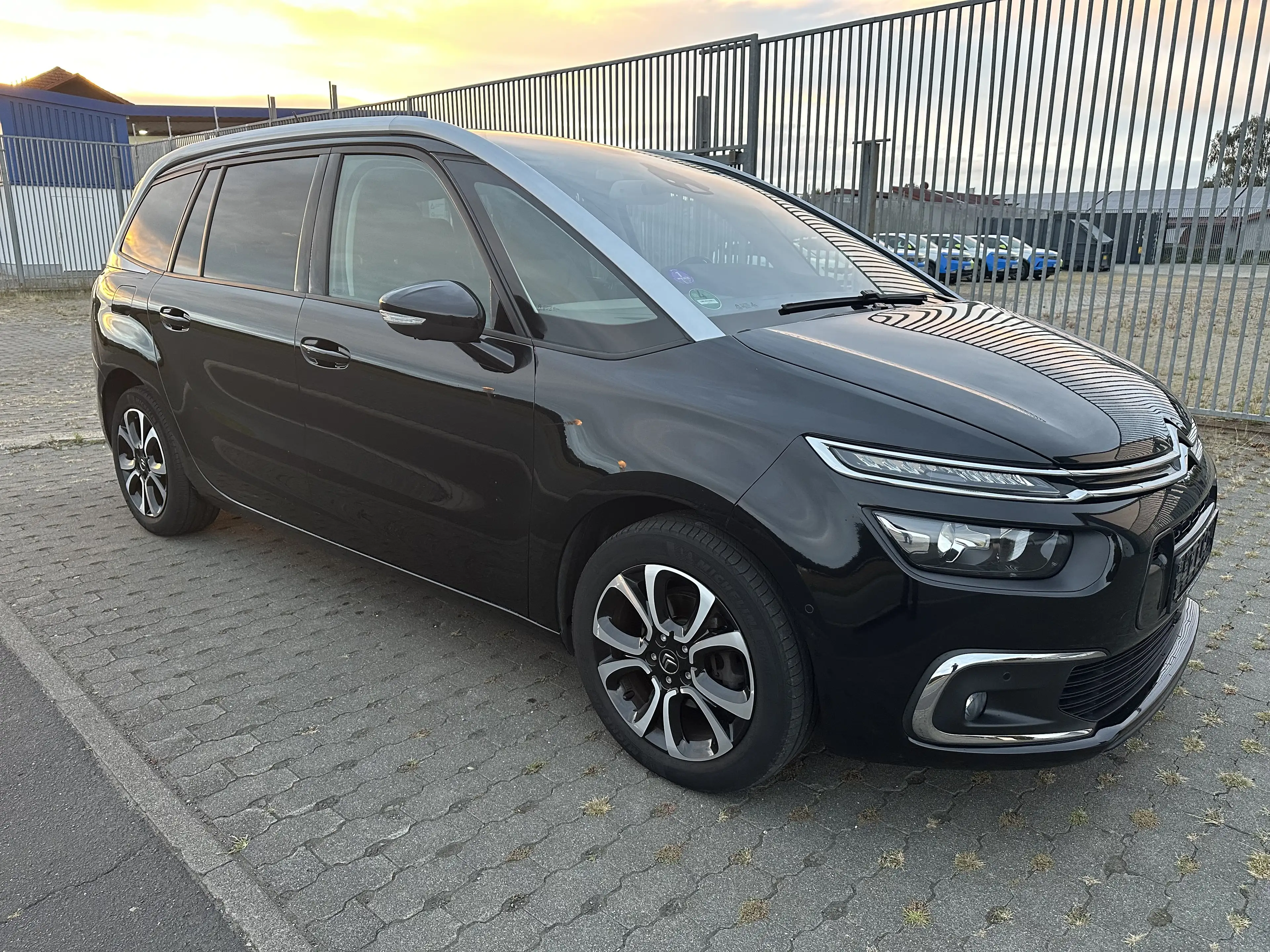 Citroen Grand C4 SpaceTourer Shine Pack * Automatik * AHK * 7 Sitzer — photo 2