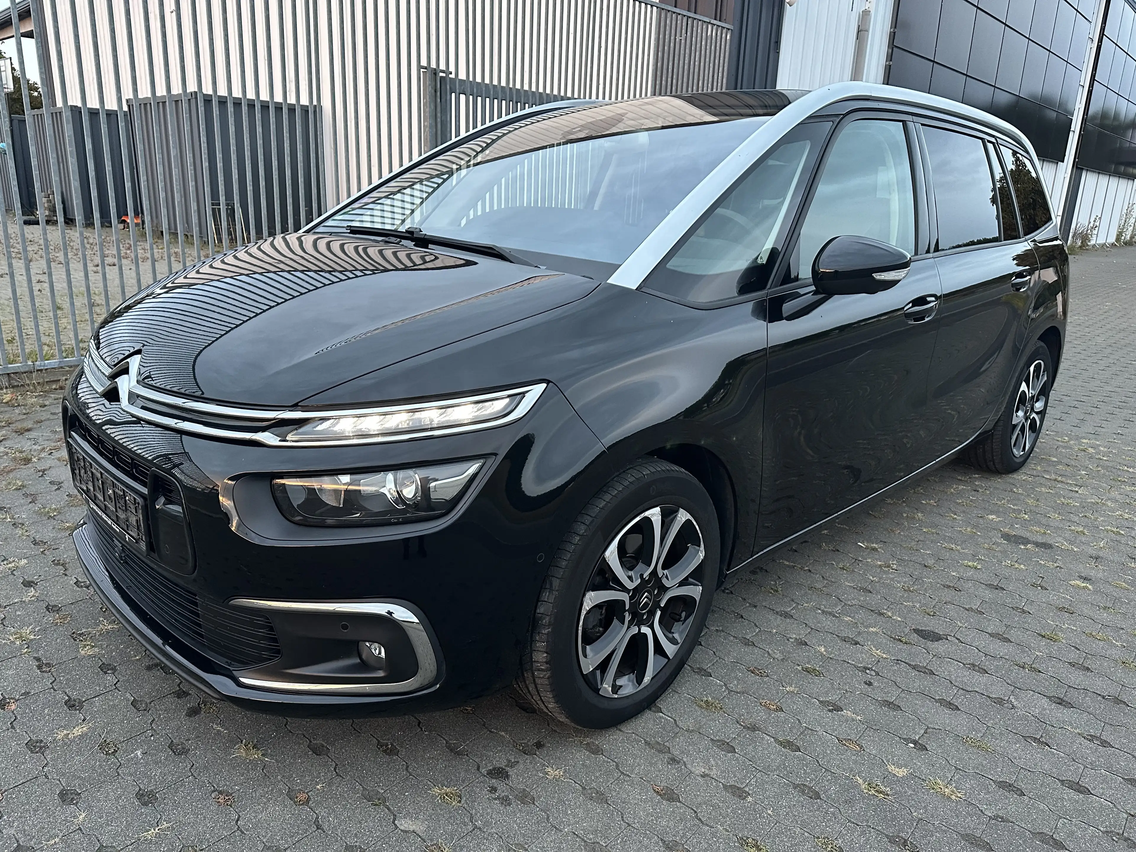 Citroen Grand C4 SpaceTourer Shine Pack * Automatik * AHK * 7 Sitzer