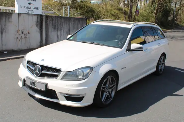 Mercedes-Benz C 63 AMG Leder Schiebedach Kamera 8 Zylinder