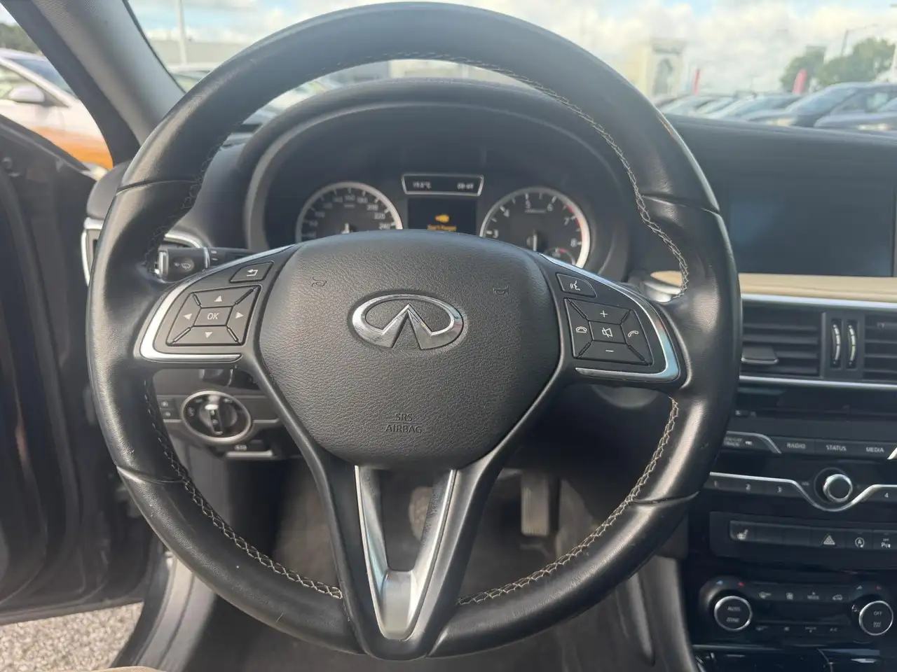 Infiniti QX30 снимка Infiniti QX30