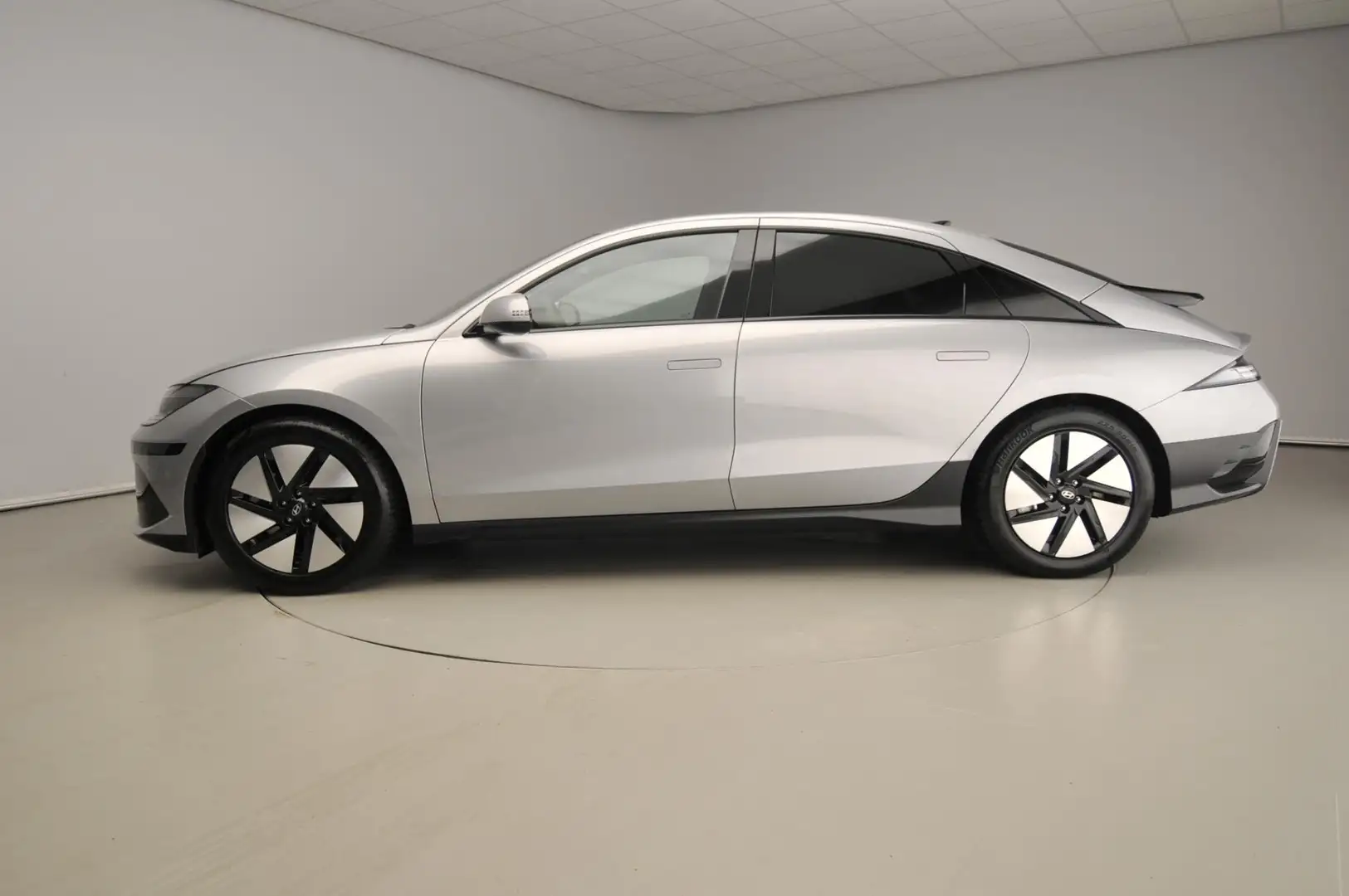 Hyundai IONIQ 6 Connect 77.4 kWh Grijs - 2