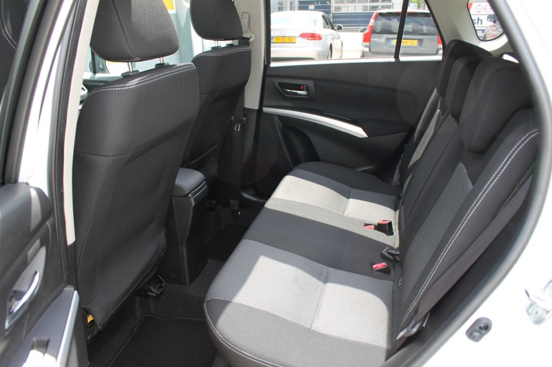 Suzuki SX4 1.6 Exclusive / Schuifdak / Bluetooth / Stoelverwa — photo 13
