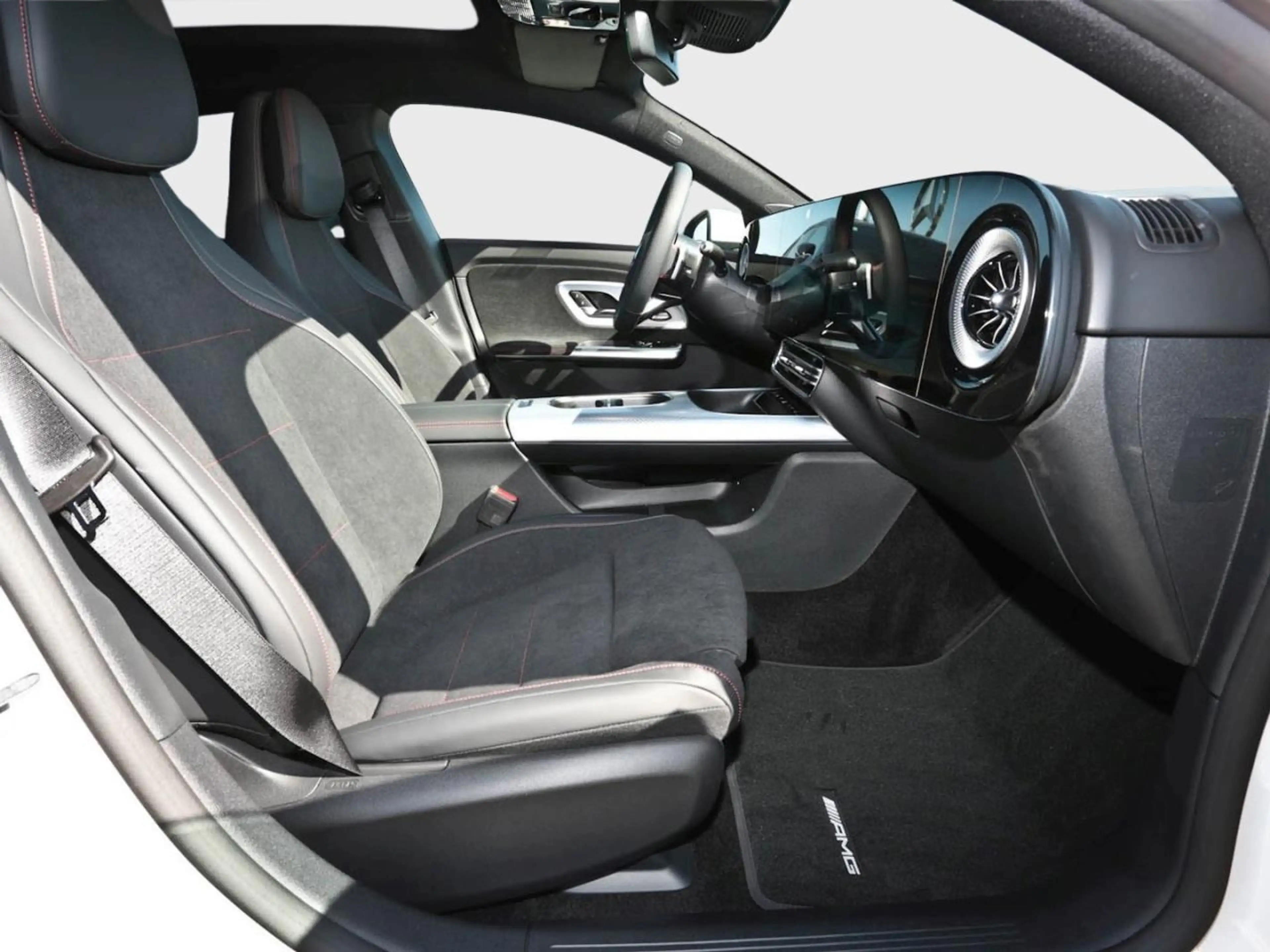 Mercedes-Benz CLA 200 Shooting Brake AMG Panorama Easy-P AHK — photo 9
