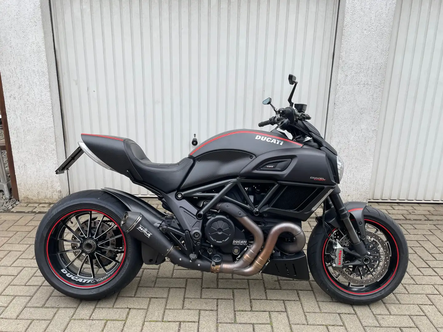 Ducati Diavel Carbon *155 PS/Rizoma/Remus* Schwarz - 2