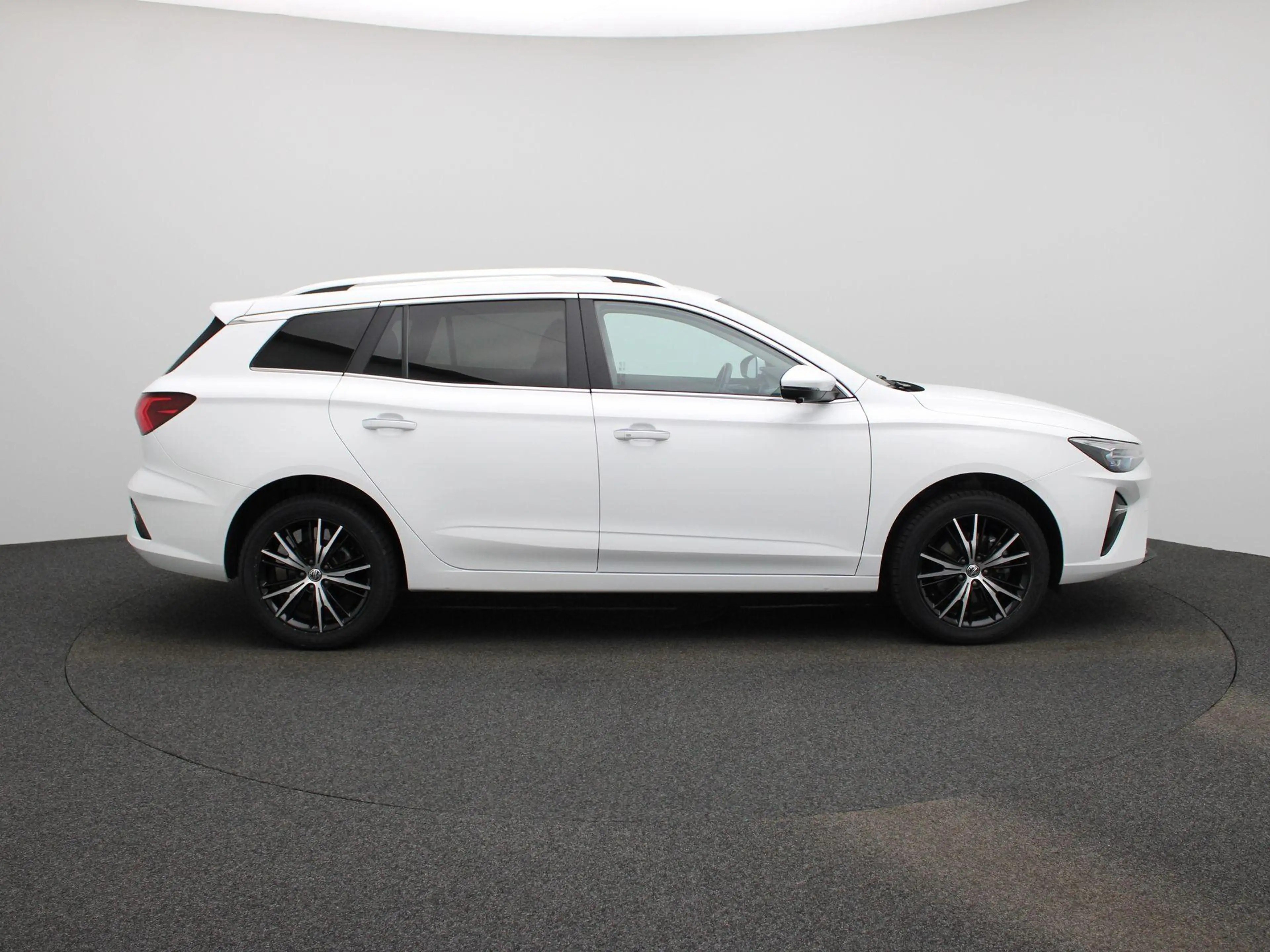 MG MG5 Long Range Luxury 61 kWh — photo 6
