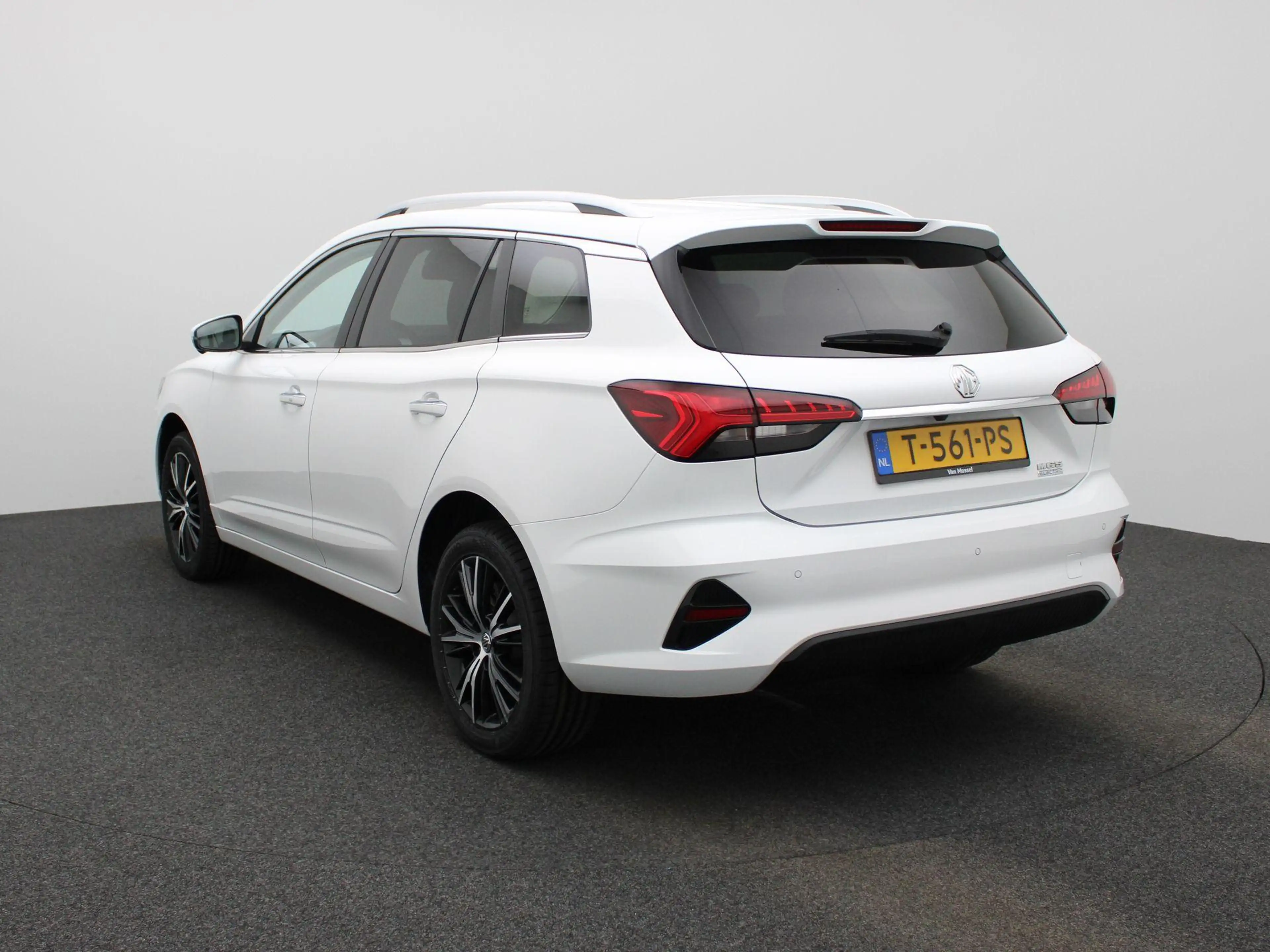 MG MG5 Long Range Luxury 61 kWh — photo 2