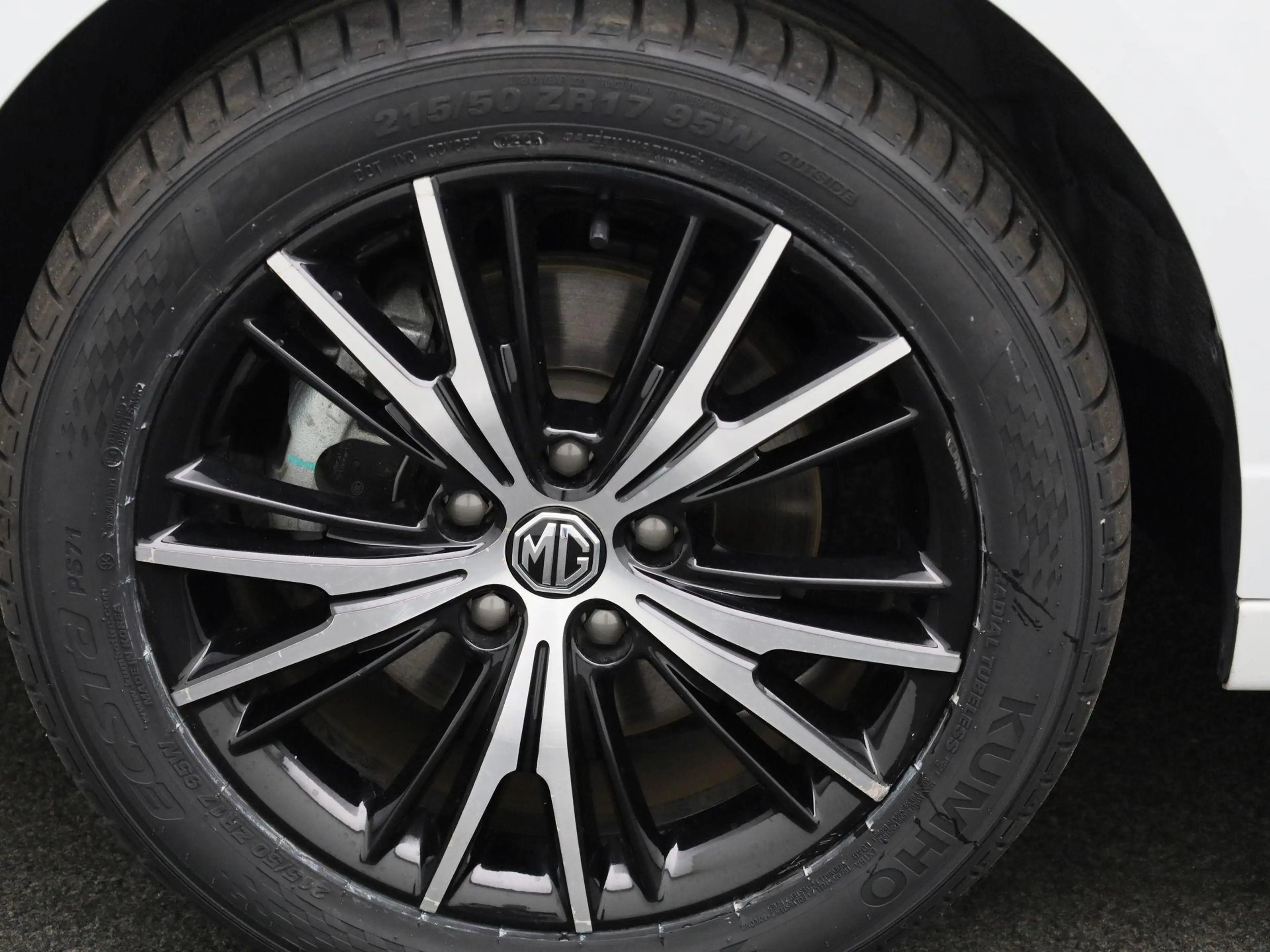 MG MG5 Long Range Luxury 61 kWh — photo 13