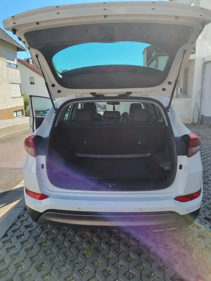 Hyundai TUCSON 2.0 CRDi 4WD Automatik Premium - 2