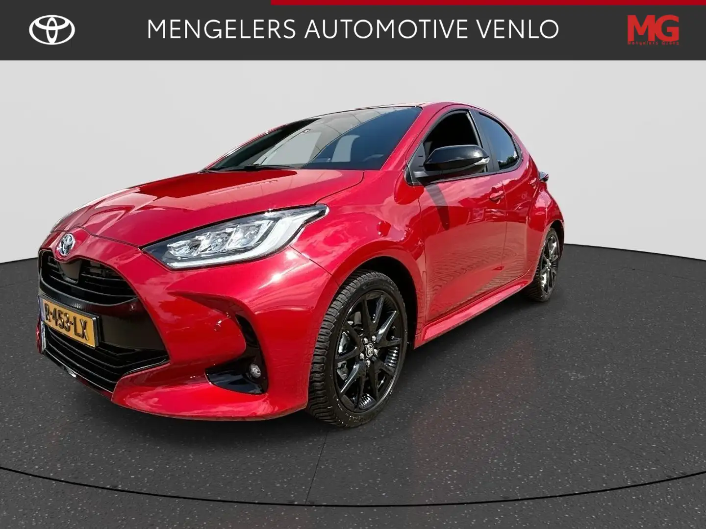 Toyota Yaris 1.5 Hybrid Executive Navigatie / Camera / Climate Rood - 1