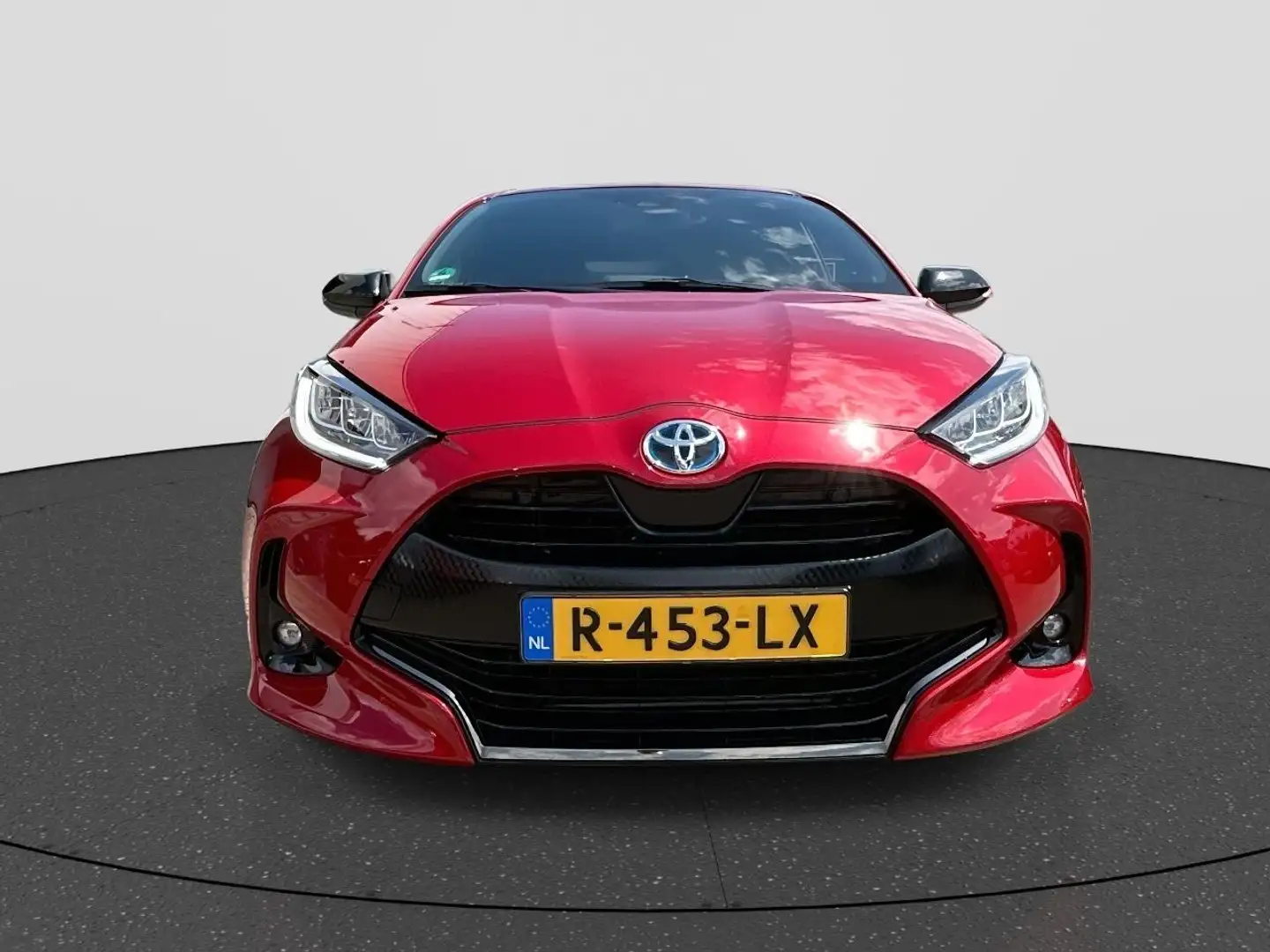Toyota Yaris 1.5 Hybrid Executive Navigatie / Camera / Climate Rood - 2