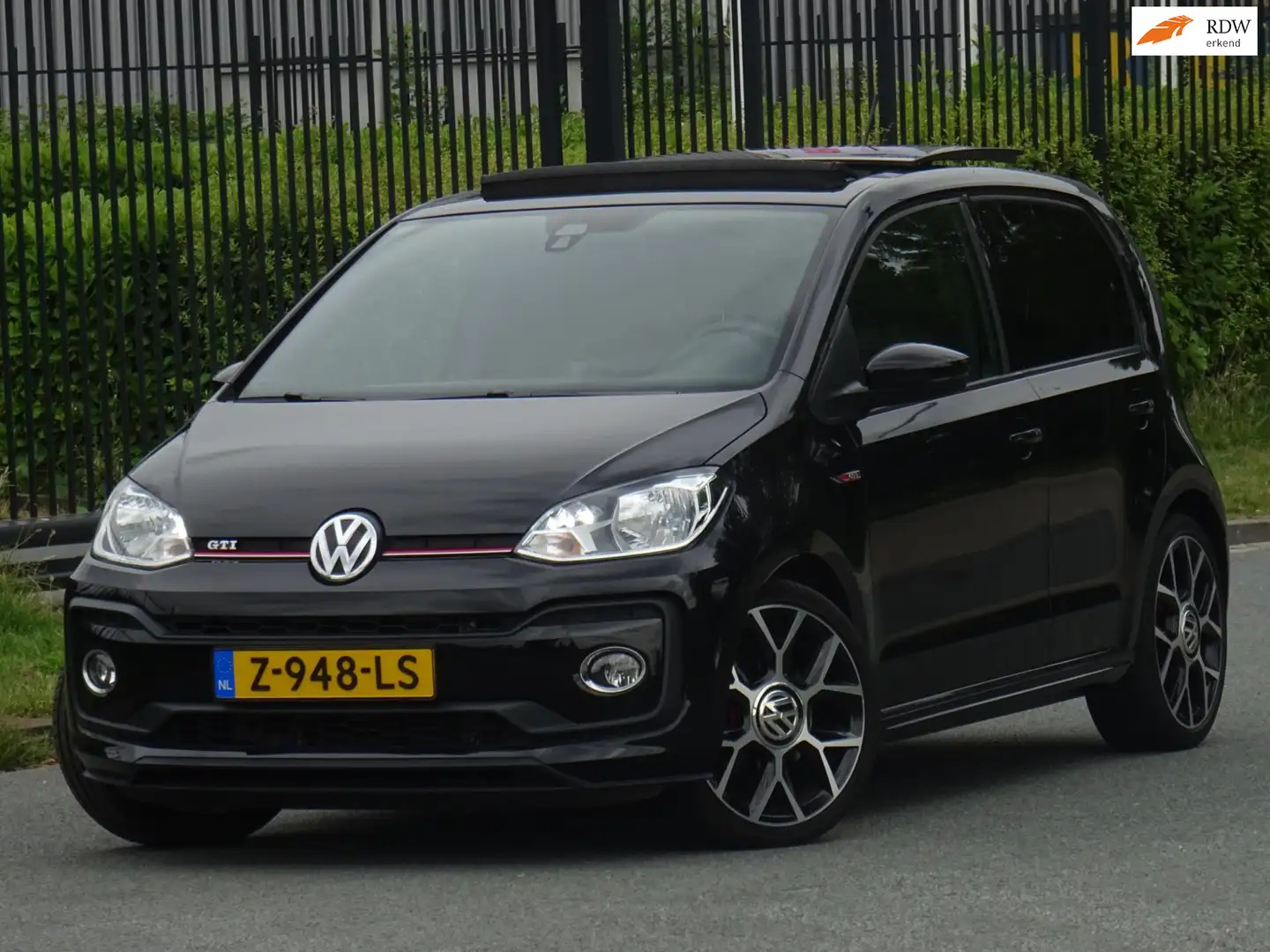 Volkswagen up! 1.0 TSI GTI 5-DEURS PANORAMADAK/PDC/APK 2027 Zwart - 1