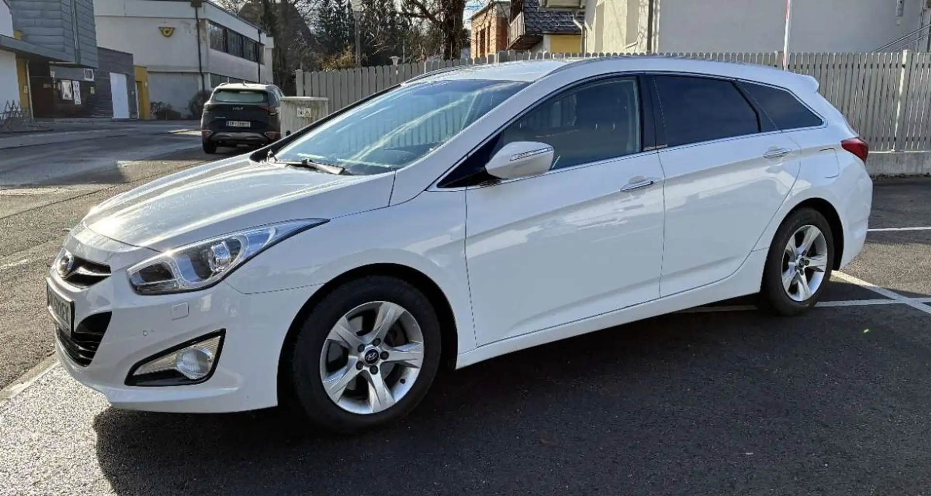 Hyundai i40 i40 Business 1,7 CRDi Aut. Weiß - 1