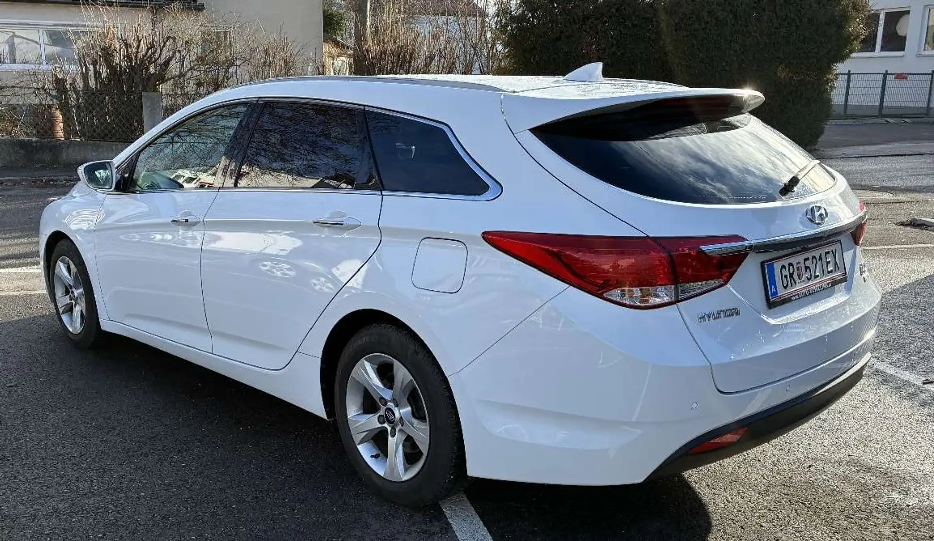 Hyundai i40 i40 Business 1,7 CRDi Aut. Weiß - 2