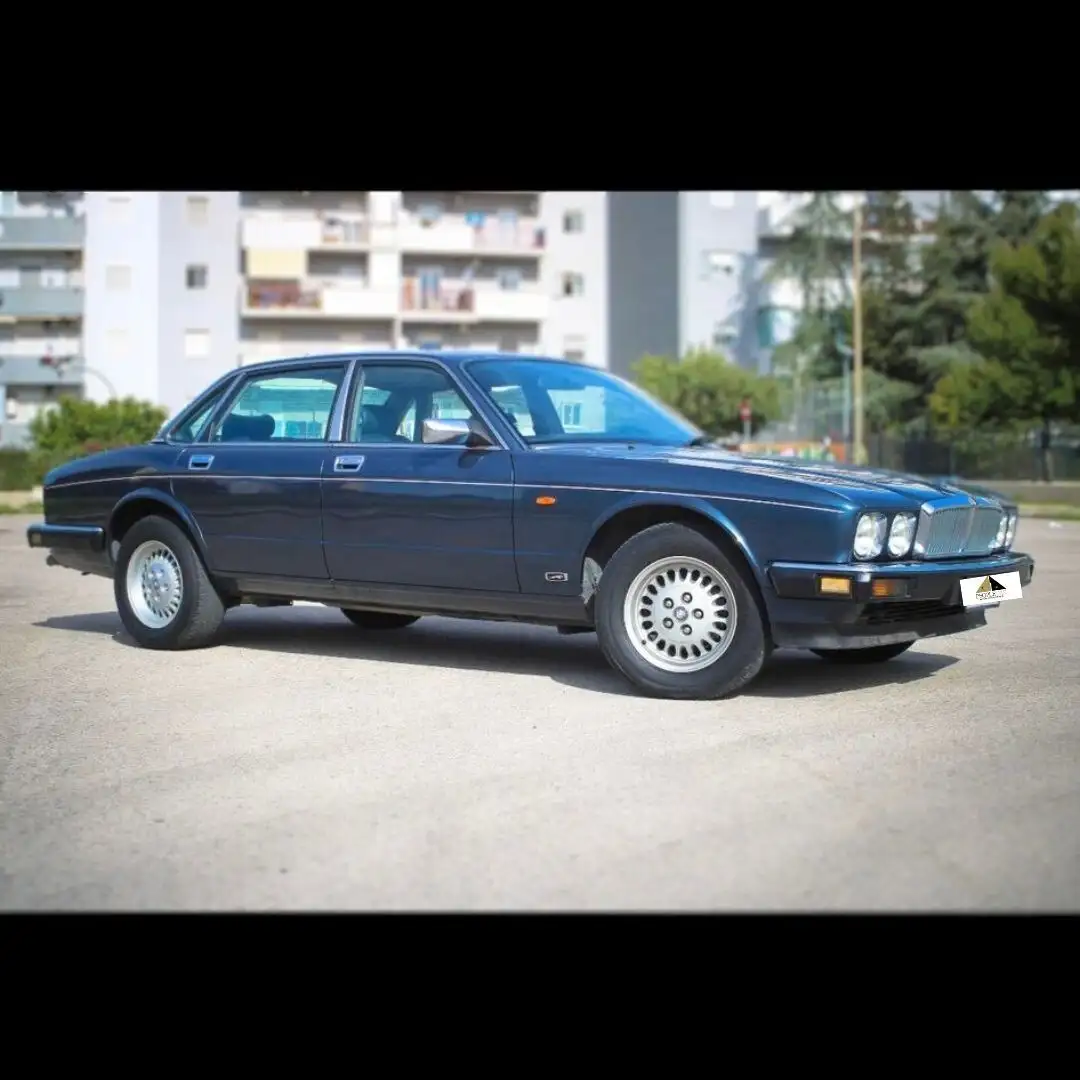 Jaguar XJ6 Jaguar XJ6 3.2 benzina 199cv Gris - 2