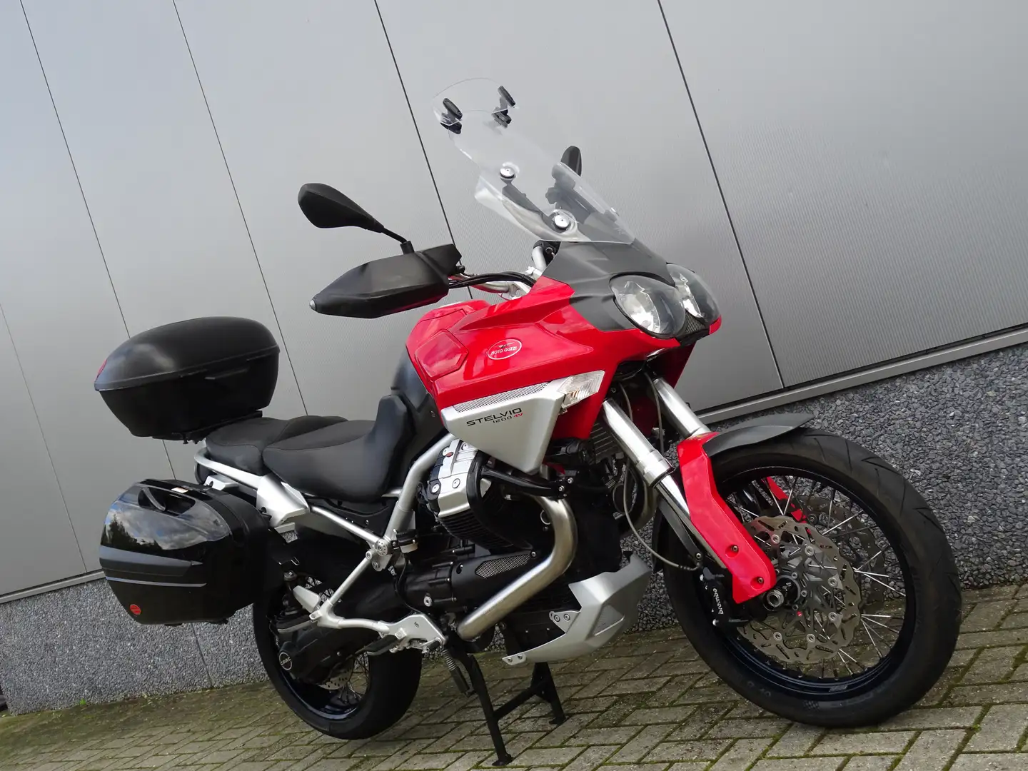 Moto Guzzi Stelvio 1200 Rojo - 2