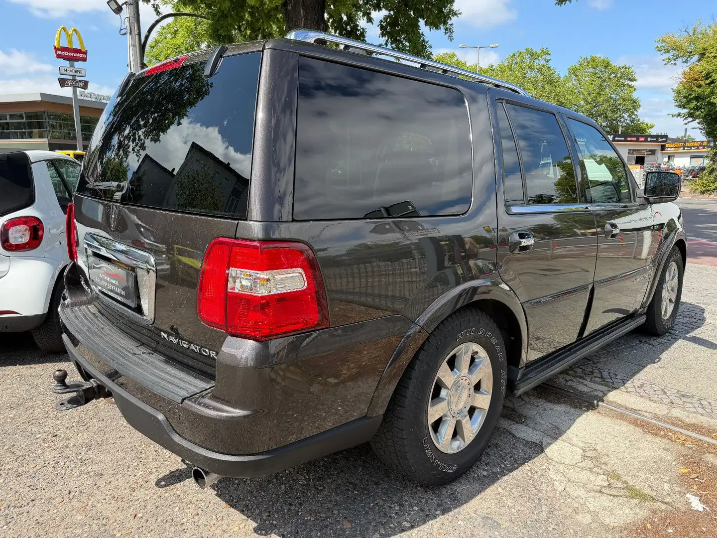 Lincoln Navigator NAVIGATOR 5,4L V8 4x4*AUT.*LEDER*EGSD*7-SITZE* Grau - 2