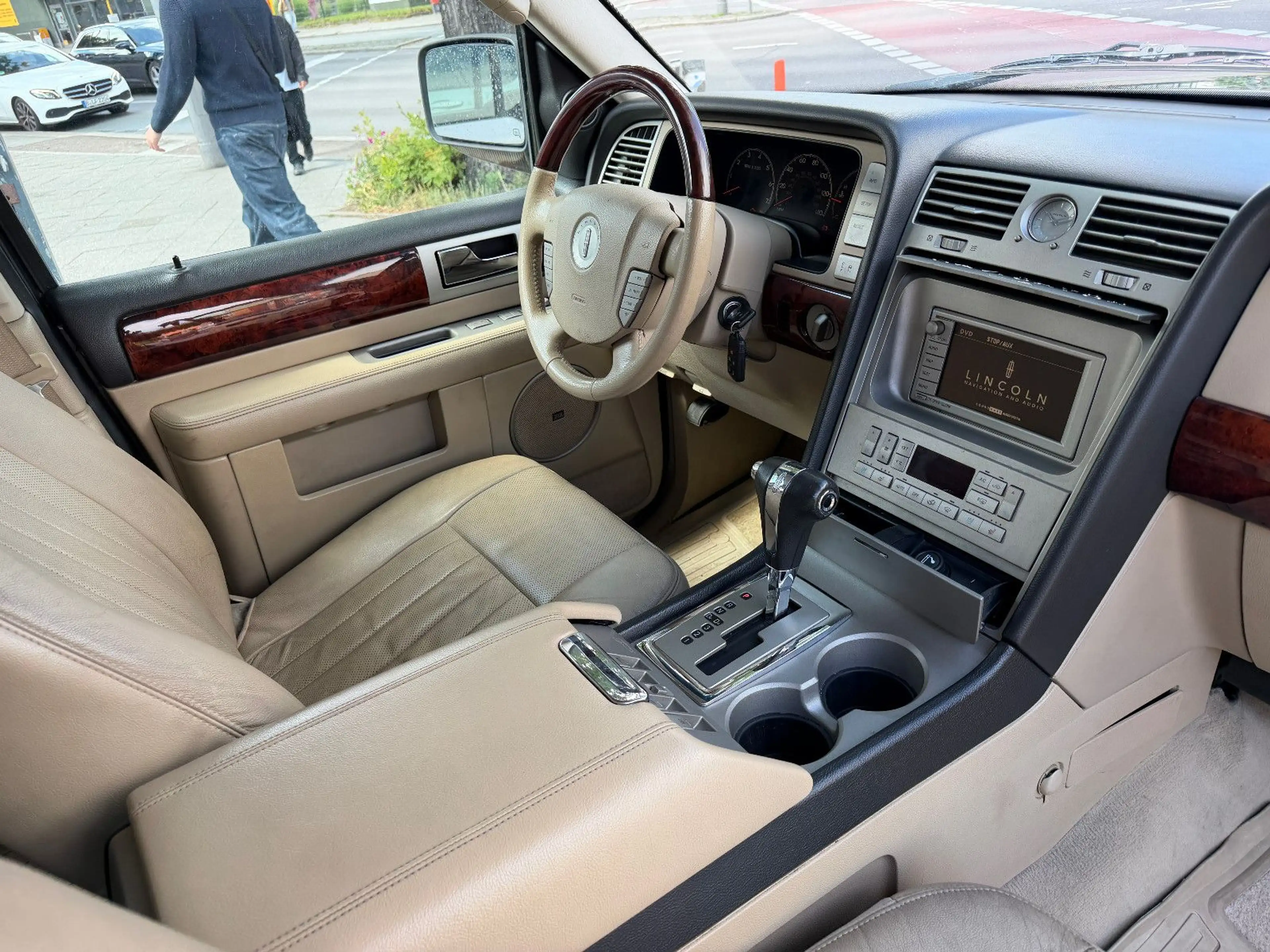 Lincoln Navigator NAVIGATOR 5,4L V8 4x4*AUT.*LEDER*EGSD*7-SITZE* — photo 6