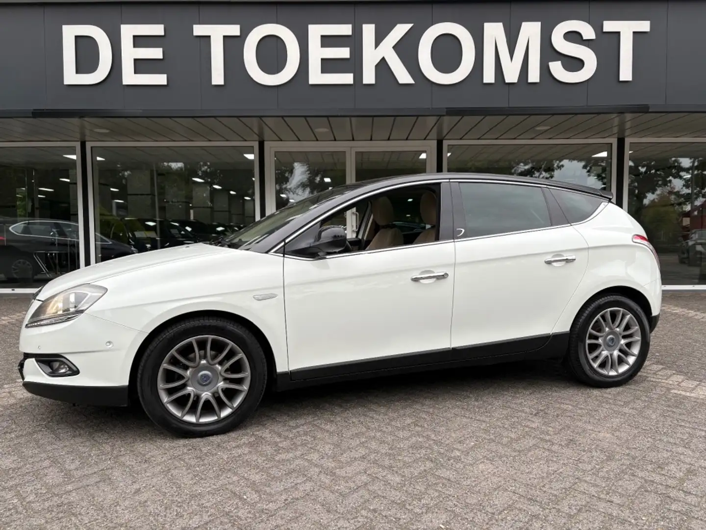 Lancia Delta 1.4 M.AIR PLATINO Panorama Dak Parkeerhulp superdi Wit - 2