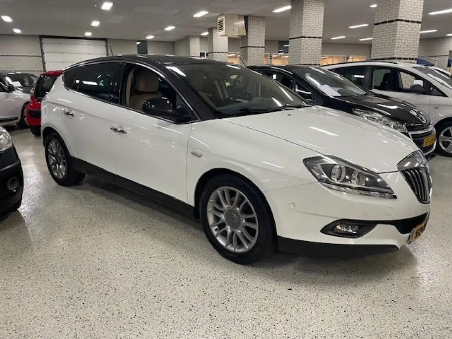 Lancia Delta 1.4 M.AIR PLATINO Panorama Dak Parkeerhulp superdi Wit - 1